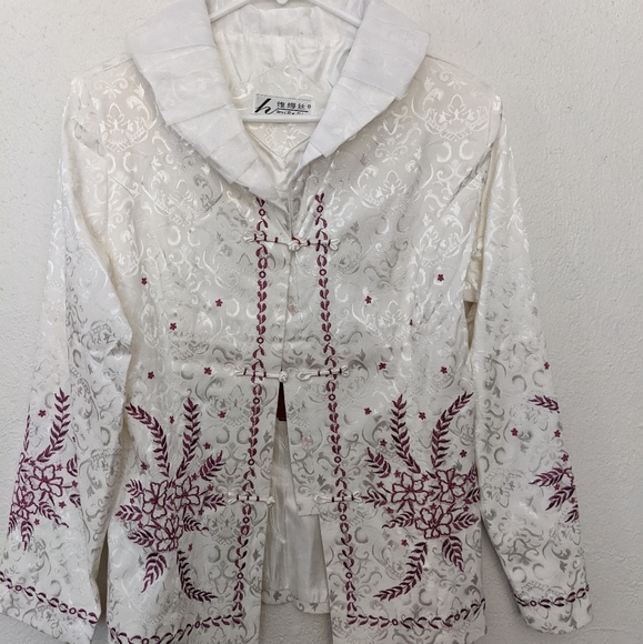 Gorgeous white w/maroon Asian jacket - Picture 1 of 8